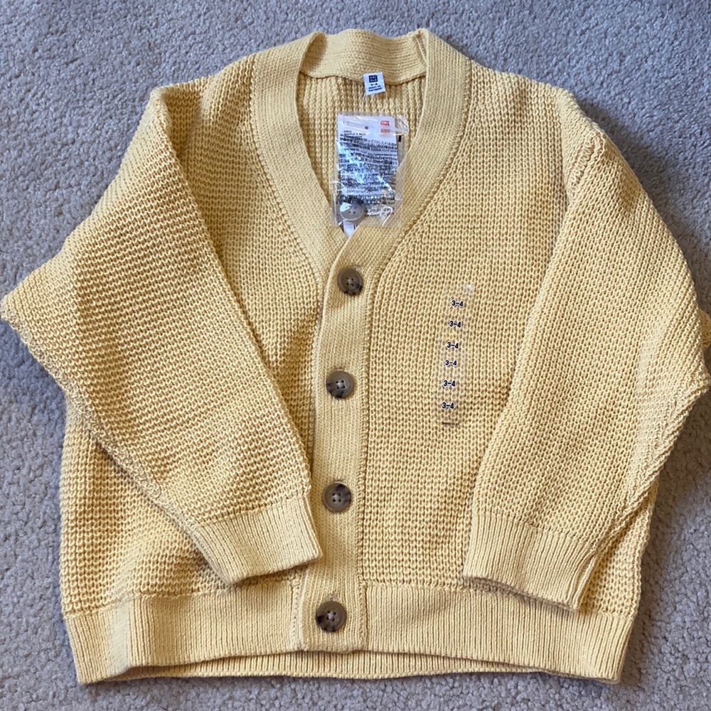 NEW Uniqlo cardigan sweater 3-4T